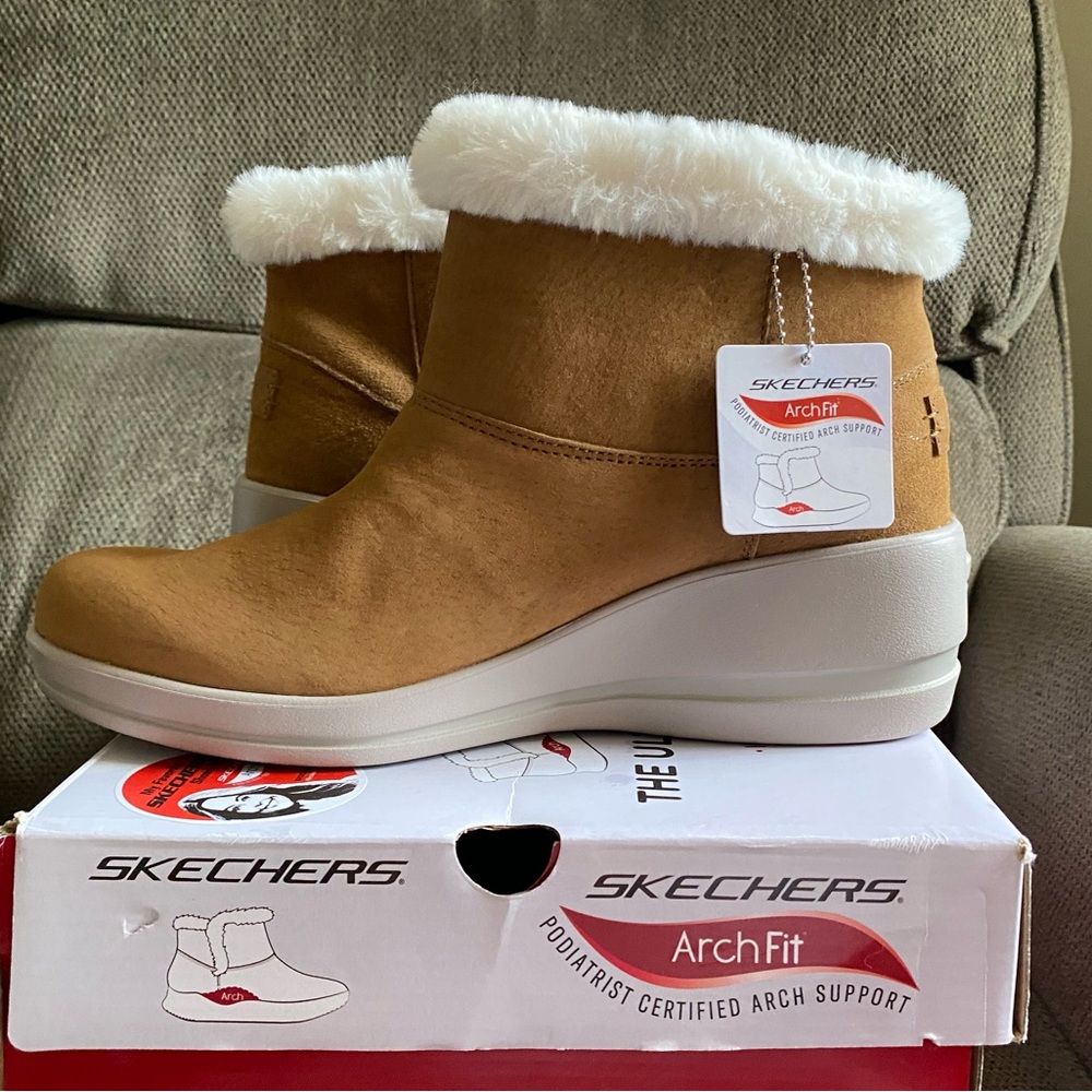 Sketchers Arch Fit Rise Suede Boots Sz 8.5